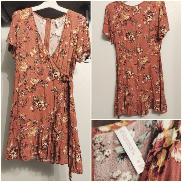 Xhilaration Dresses & Skirts - Xhileration Feaux Wrap Dress with Zipper